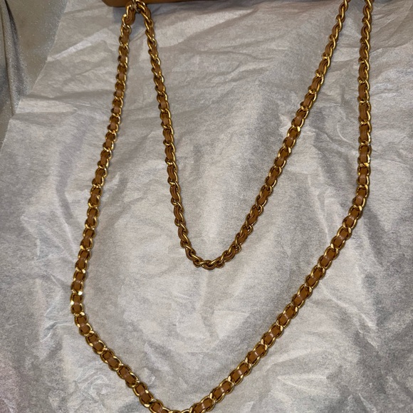 Tory Burch Britten Large Adjustable Shoulder Bag in Bark Leather, Logo - Picture 9 of 10